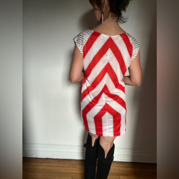 Vintage Geometric thin sheer blouse/dress depending on who’s wearing it. size 12 - Picture 6 of 8